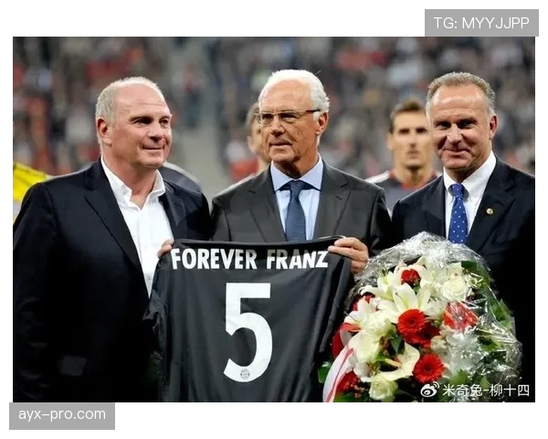 贝肯鲍尔以“自由人”角色引领现代足球战术革命,彰显非凡领袖精神 贝肯鲍尔以“自由人”角色引领现代足球战术革命,彰显非凡领袖精神