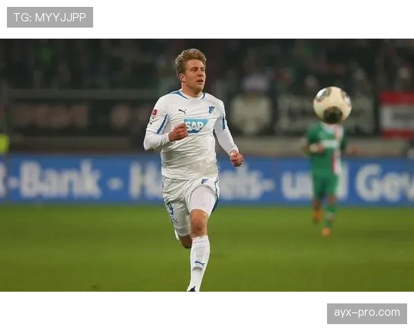 费登的独特跑动风格分析:如何在比赛中创造机会并引领球队表现稳健 费登的独特跑动风格分析:如何在比赛中创造机会并引领球队表现稳健