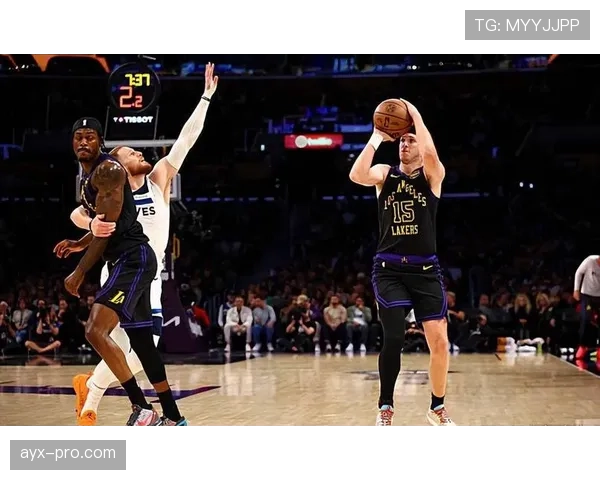 奥斯汀·里夫斯无球移动创造投篮空间提升队内三分效率